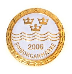Simborgarmärket 2006 är vitt med guldkant. Simma 200m och köp årets simborgarmärke hos oss