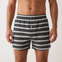 Boxershorts herr 100% bomull i en klassiskt vävd modell från Berga, visad framifrån med knäppt gylf.