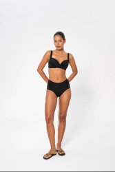 Bikniöverdel i push-up modell. Svart tidlös färg som passar till alla bikiniunderdelar.
