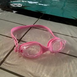 Enkla och billiga simglasögon för endast 49 kr hos oss på Simbutiken.se