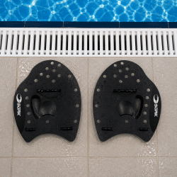 Simpaddlar hand svarta soak.