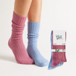 2-pack ribbstickade bambustrumpor för dam från Gill Swedish Stockings i färgerna dämpad rosa och ljusblå.