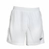 Vita träningsshorts från Speedo med meshfoder och dragkedjefickor, använda av simmare vid bassängkanten.