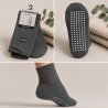 Grå halksockor med halkskydd för säkert grepp på hala golv hemma