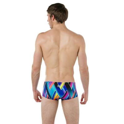 Badbyxor till simning och simträning med snyggt och tufft mönster från Speedo. Tåliga mot salt och klorvatten