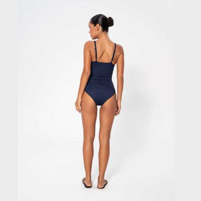 En bekväm baddräkt till dam från Panos Emporio i modellen Simi solid Swimsuit.