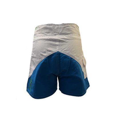 Surfshorts till barn med sidficka. Shorts som går ner till knäna. Pojkshorts som passar till poolen eller stranden.