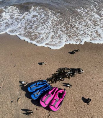 Badskor till barn i små storlekar som passar till stranden och poolen.