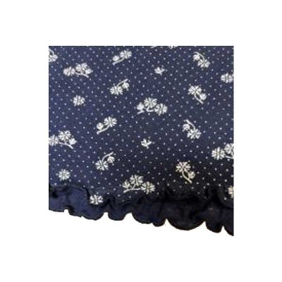 Nattlinne med fin kant. nattlinne med spets, nattlinne med blommor