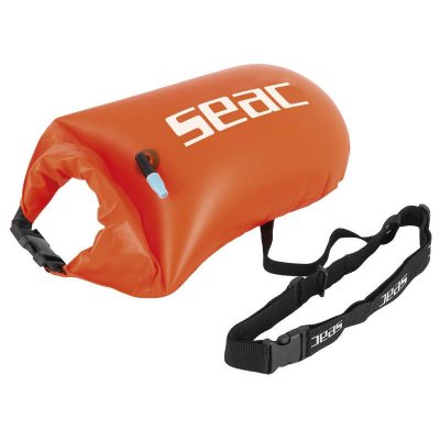 Simboj i orange klar färg med förvaringsdel från Seac.