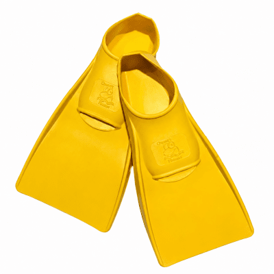 Simfenor i mjukt gummi som ger en lättare benspark i vattnet.