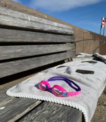 Simglasögon till barn från Soak till 2-8 år. Rosa simglasögon.