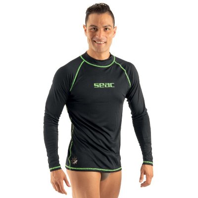 Skydda kroppen mot uv-strålar. Köp en uv-tröja svart/grön med långa ärmar från Seac. UPF 50+.